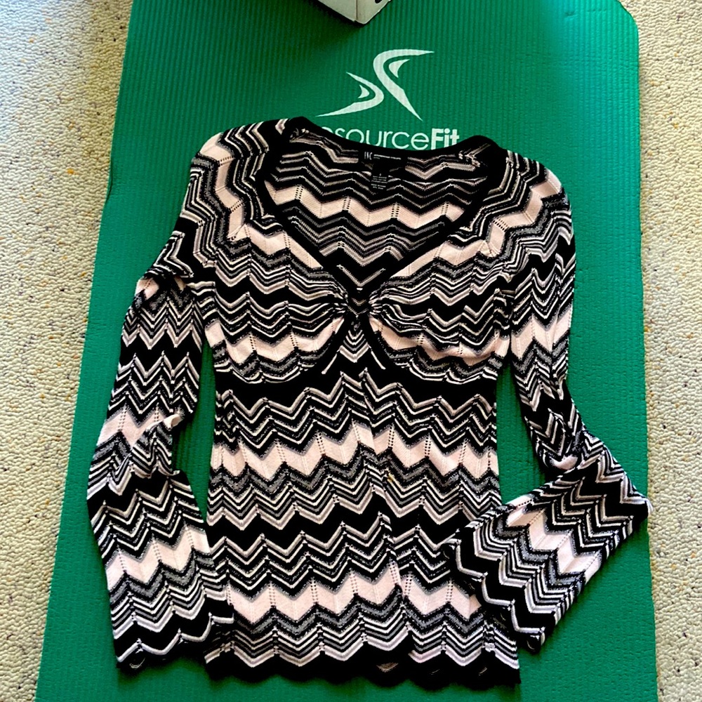Stunning Pink Black Silver Keyhole INC Chevron Sweater; 1-of-a-kind! Sz Sm.